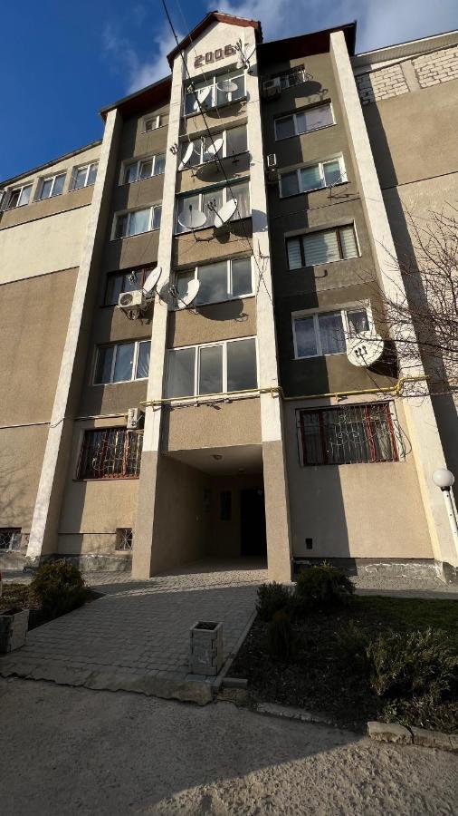 Просторі Та Комфортні Апартаменти «Д.І.М.» Kamianets-Podilskyi Exterior foto